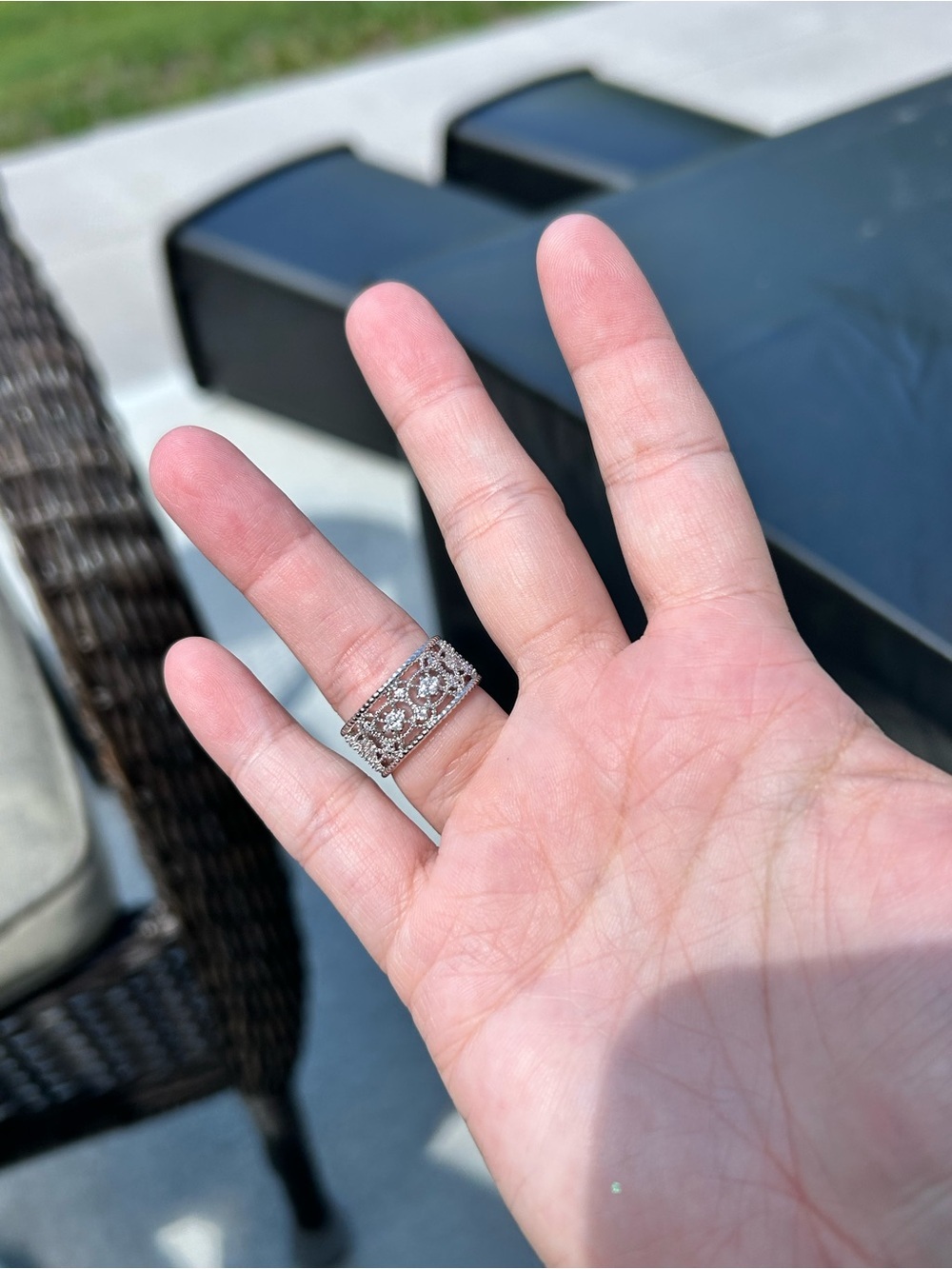 4/$100 Silver Floral Filigree Wide Band Ring - White size 7 - Picture 4 of 6